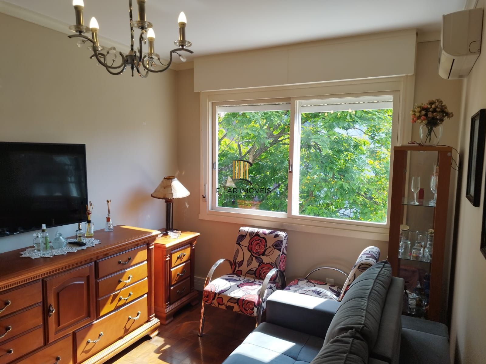 Apartamento de um quarto e uma vaga de garagem no bairro Santa Cecília