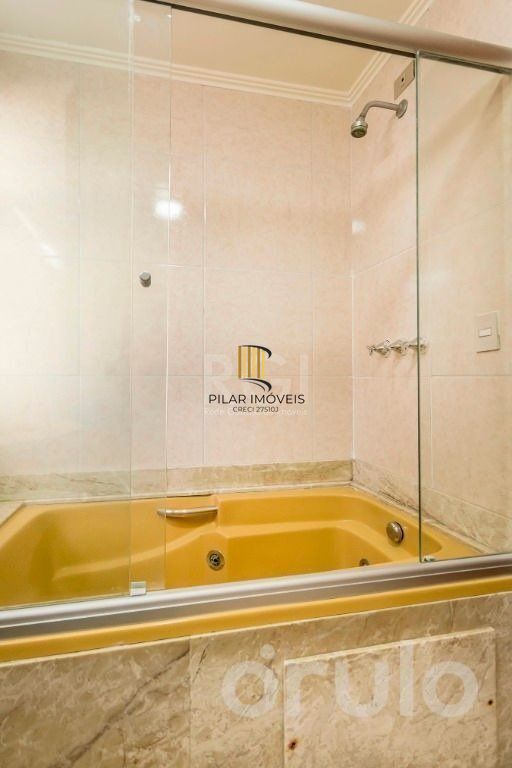 Cobertura para Venda - 244m², 3 dormitórios, sendo 1 suites, 2 vagas - Petrópolis