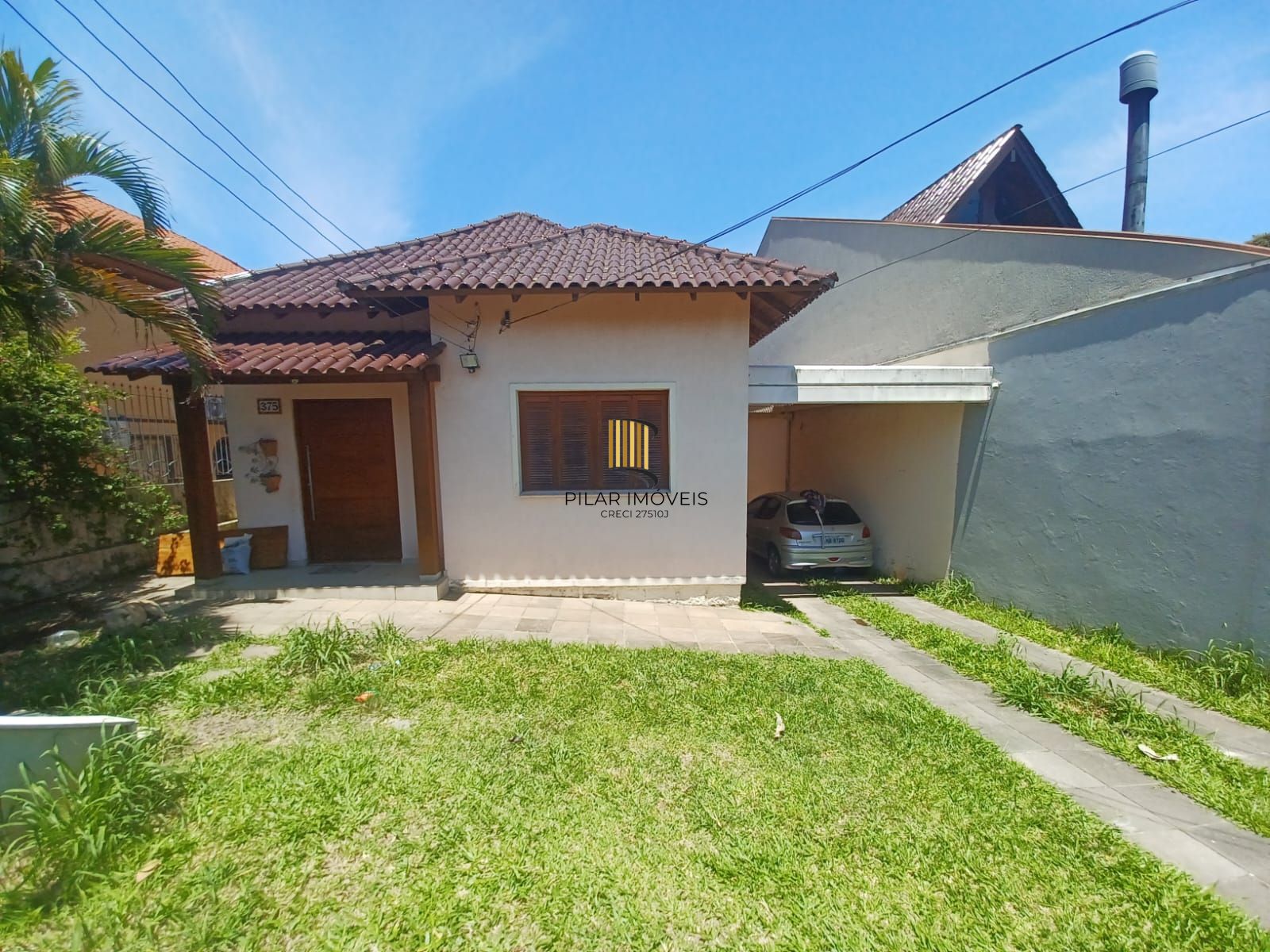 Casa de 3 quartos, suíte e patio no bairro Medianeira em POA