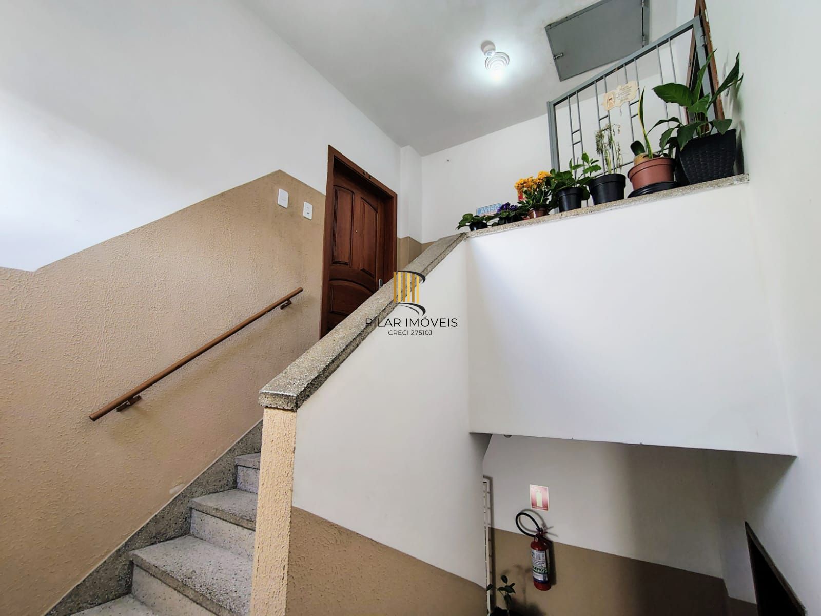 Apartamento de três quartos e uma vaga de garagem rotativa
