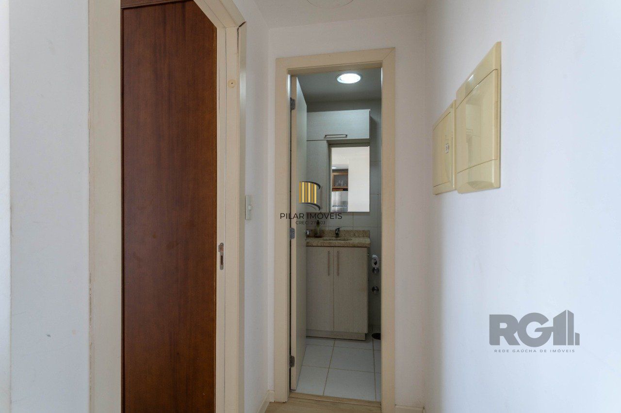   Apartamento de um quarto (dormitório) e uma vaga de garagem no bairro Jardim Botânico em Porto Alegre. 