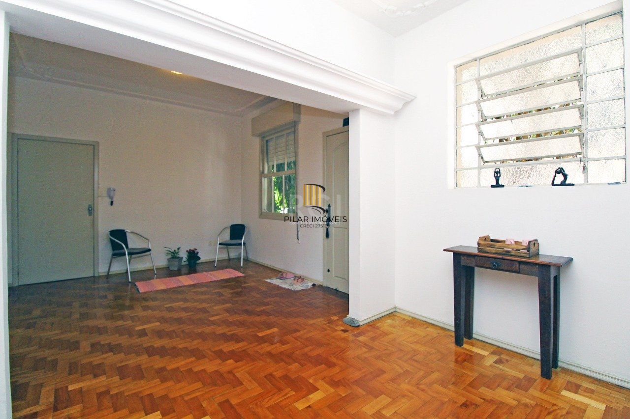 Casa para Venda - 464.5m², 3 dormitórios, sendo 1 suites, 3 vagas - Petrópolis