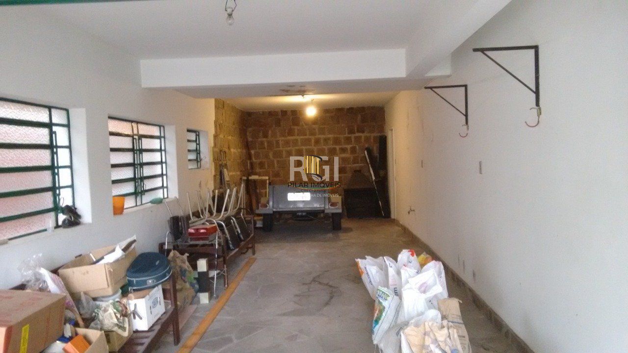 Casa para Venda - 363m², 3 dormitórios, sendo 1 suites, 2 vagas - São João