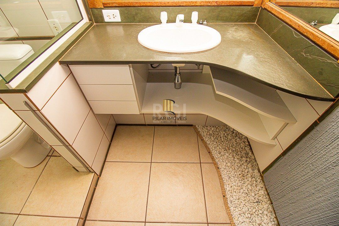 Cobertura para Venda - 116.36m², 2 dormitórios, sendo 1 suites, 1 vaga - Petrópolis