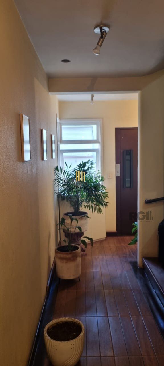 Apartamento de dois quartos e uma vaga de garagem no bairro Independência em Porto Alegre