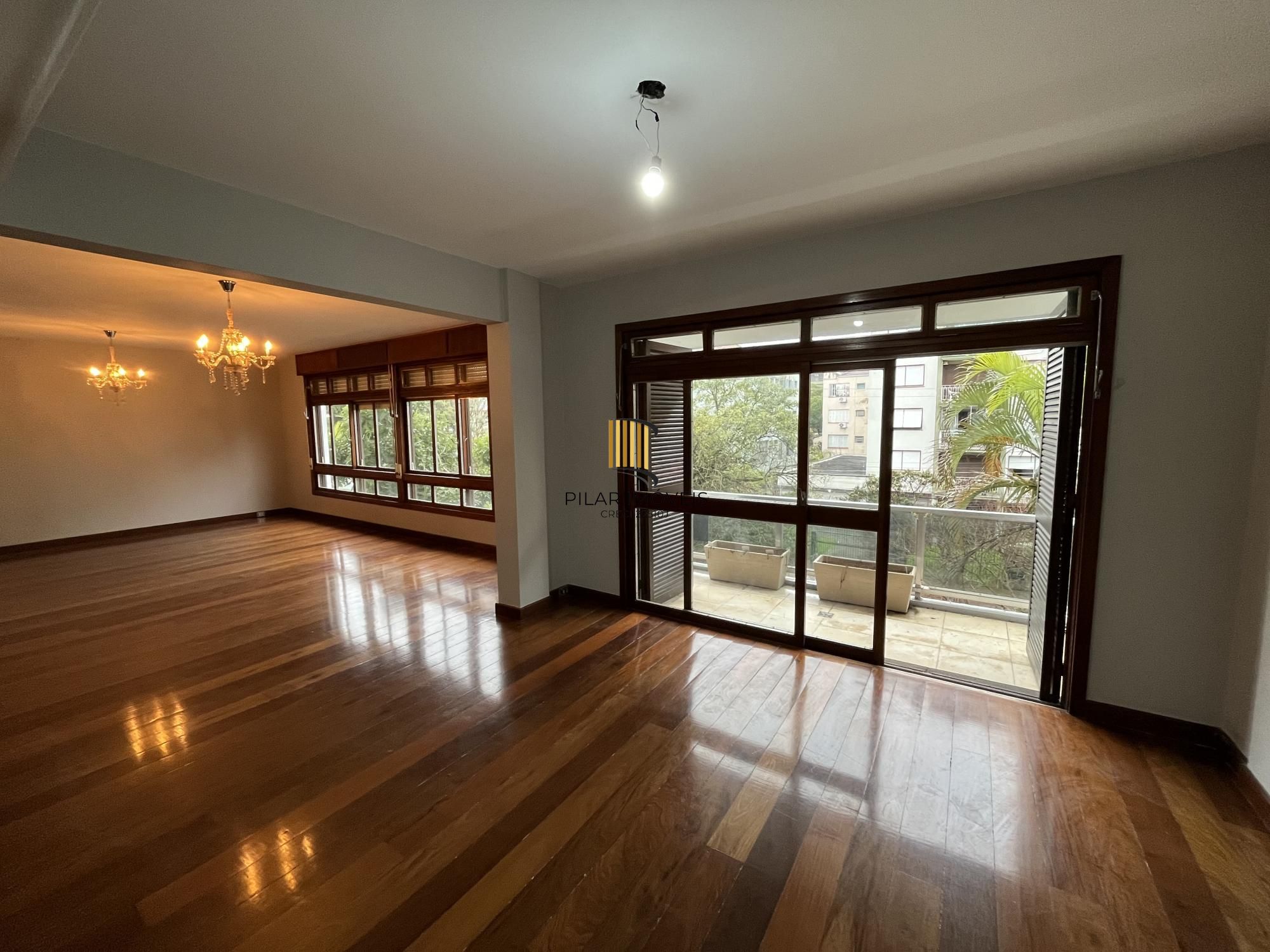 Apartamento de 3 quartos, suíte e 2 vagas de garagem no bairro Farroupilha POA