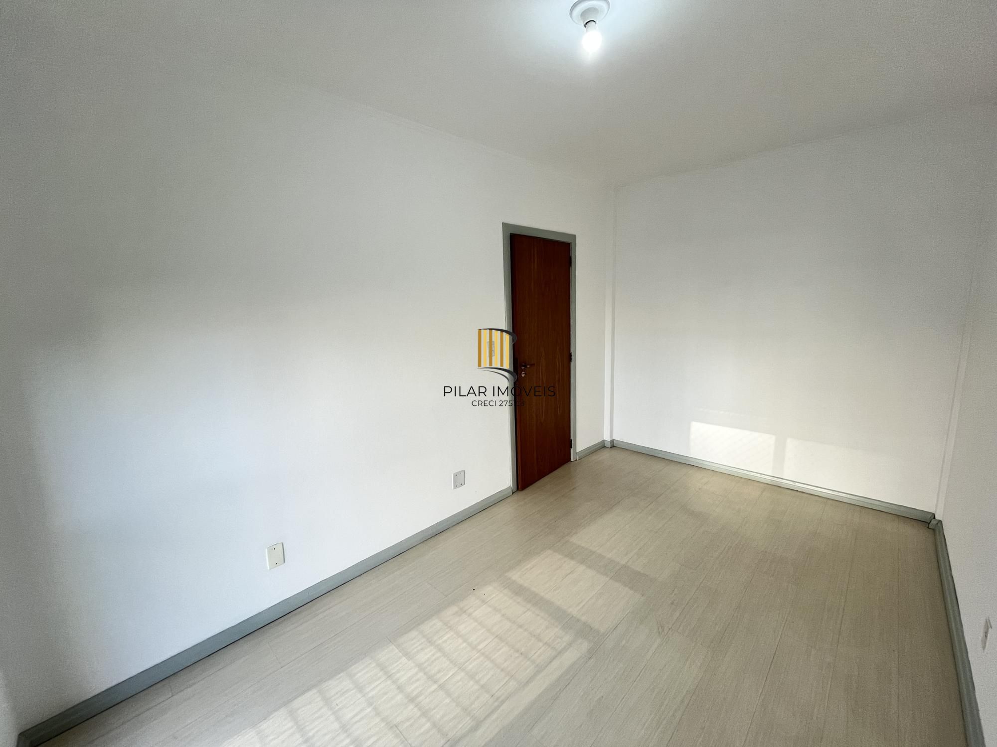 Apartamento de 1 quarto, 2 sacadas e 1 vaga de garagem no bairro Farroupilha POA