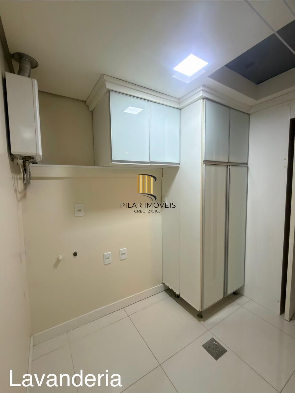 Apartamento de 2 quartos, suíte e 1 vaga de garagem no bairro Menino Deus em POA - Pilar Imóveis