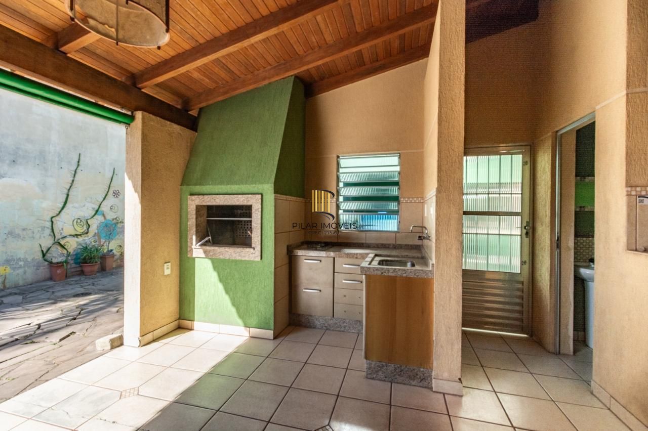 Casa 4 dormitórios no bairro Vila Jardim