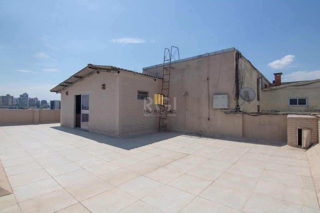 Apartamento de três dormitórios no bairro Independência em Porto Alegre. 