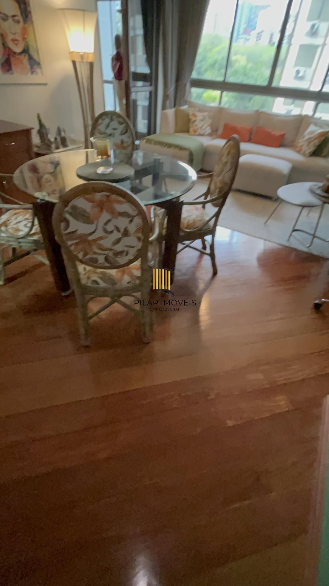 Apartamento de 2 quartos, suíte, churrasqueira, lareira e garagem Bela Vista POA
