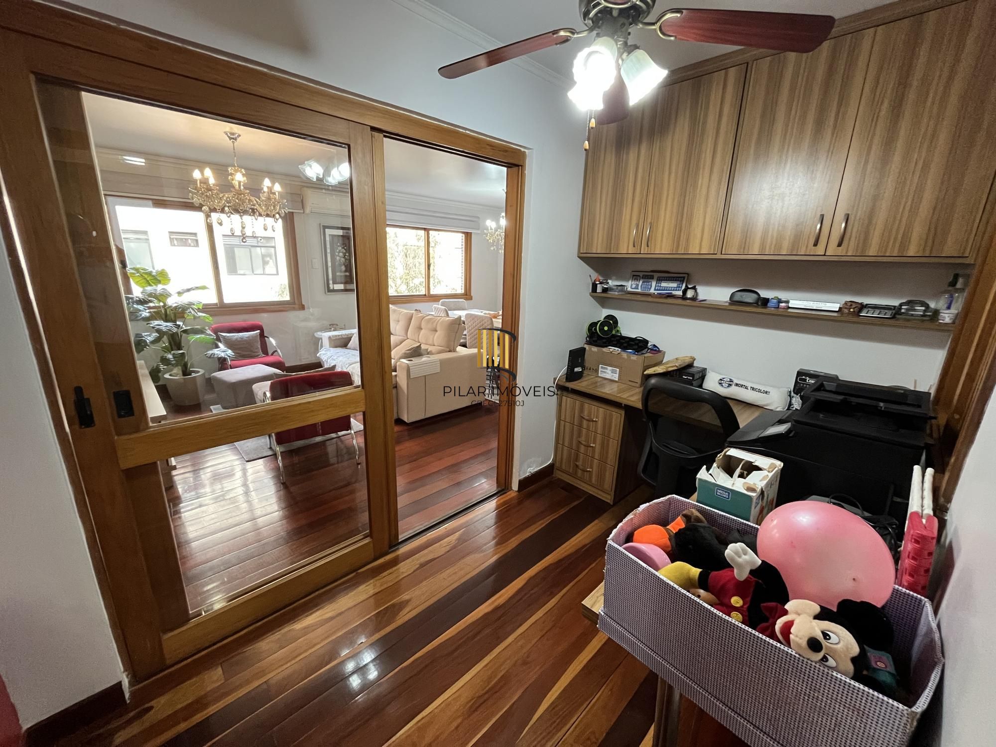 Apartamento de 3 quartos, suíte e 2 vagas de garagem no bairro Santana em POA