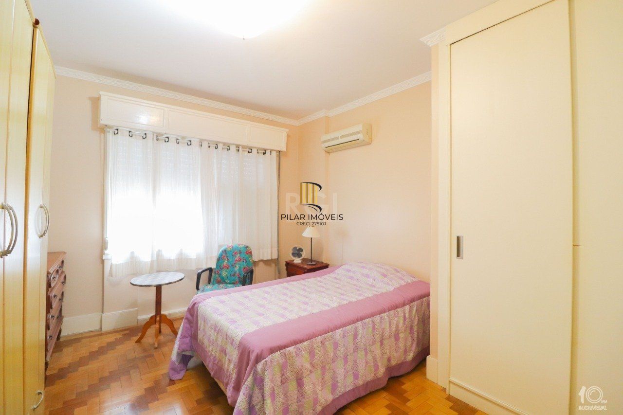 Apartamento á venda com 3 dormitórios com 1 suíte com sacada + 2 sacadas na sala e living, 233,85M²  e 1 vaga de garagem escriturada e coberta, no Bairro Independência em Porto Alegre.