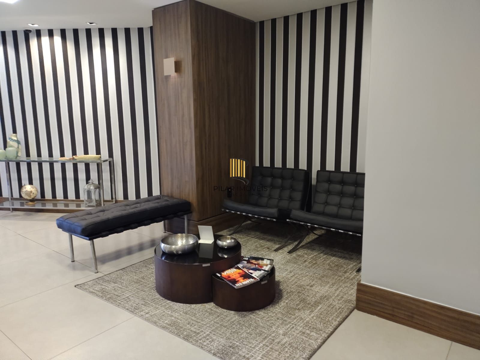 Sala comercial com 2 vagas de garagem escrituradas