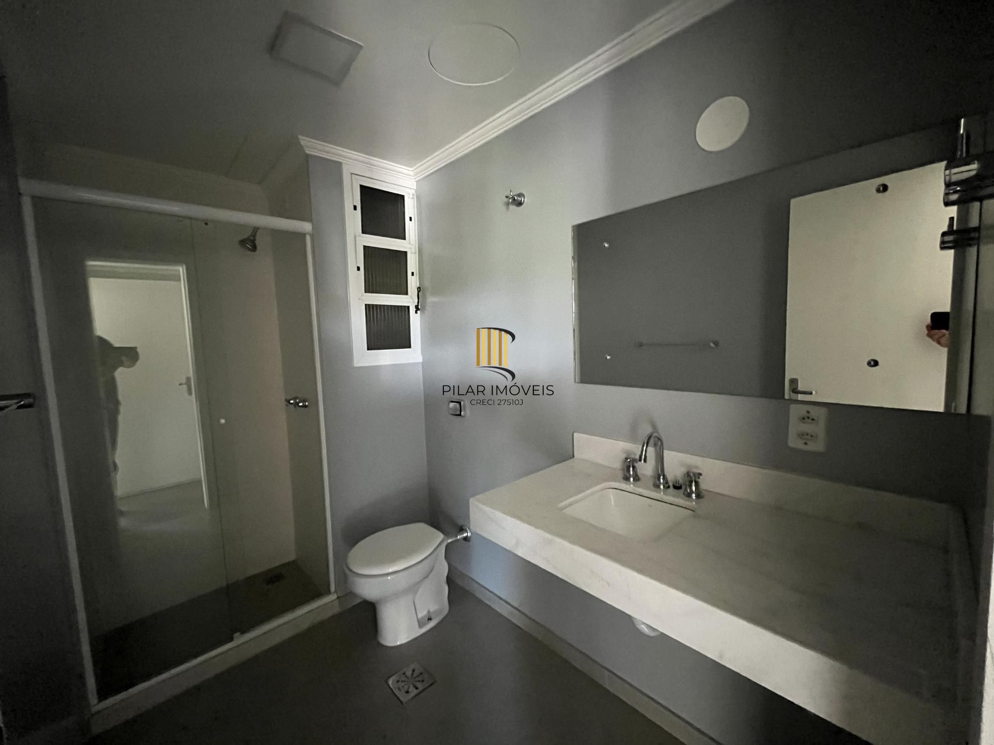 Apartamento de 3 quartos, suíte e 1 vaga de garagem no bairro Menino Deus em POA