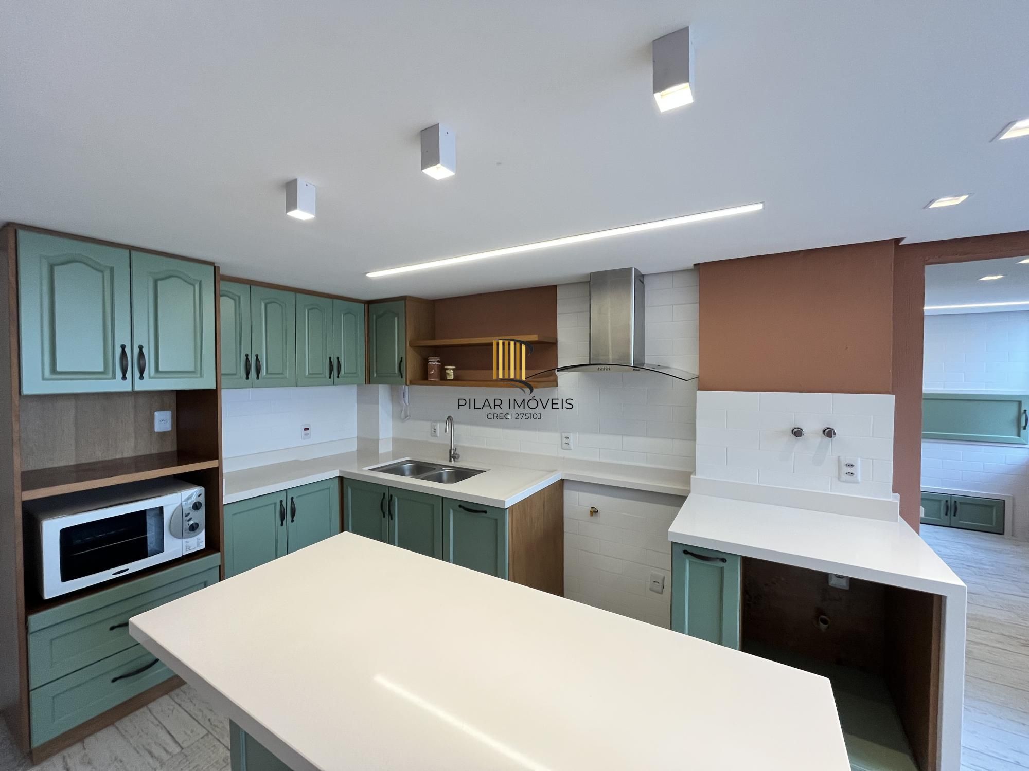 Apartamento de 4 quartos, suíte, amplo closet, dependência e 2 vagas de garagem