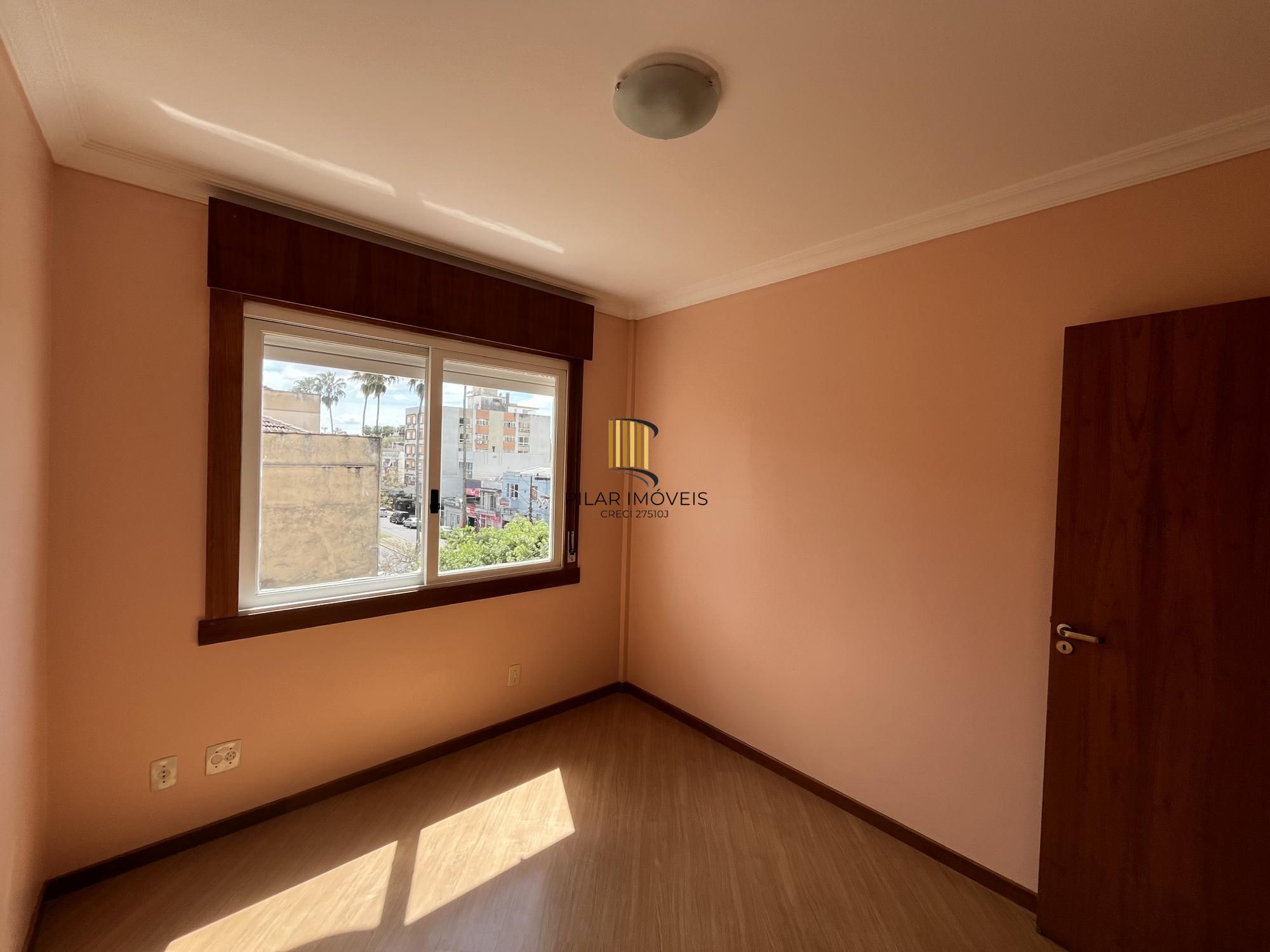 Apartamento de dois quartos, suíte e uma vaga de garagem no bairro Menino Deus