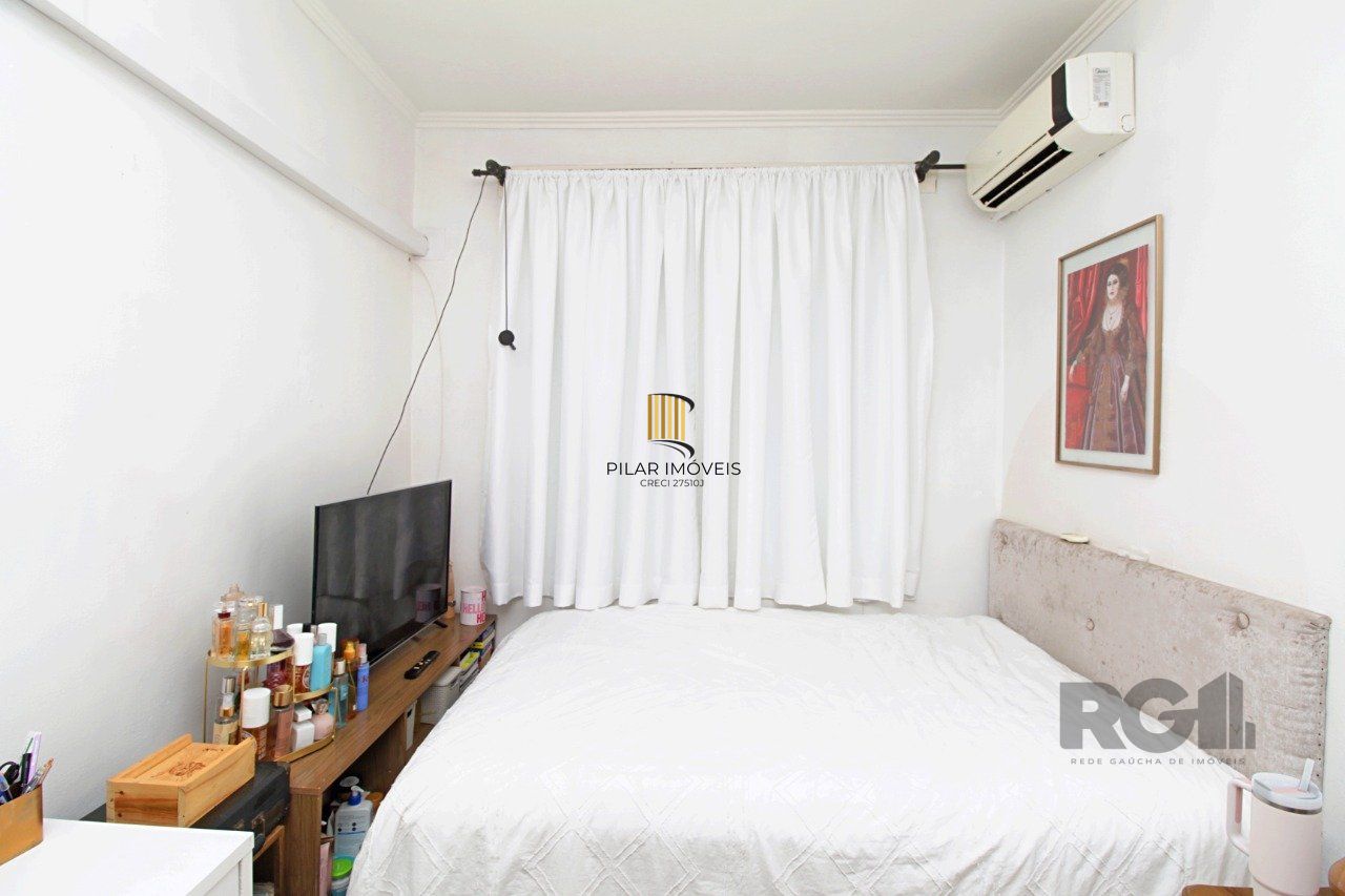 Apartamento de quatro dormitórios e uma vaga de garagem no bairro Bom Fim em Porto Alegre.