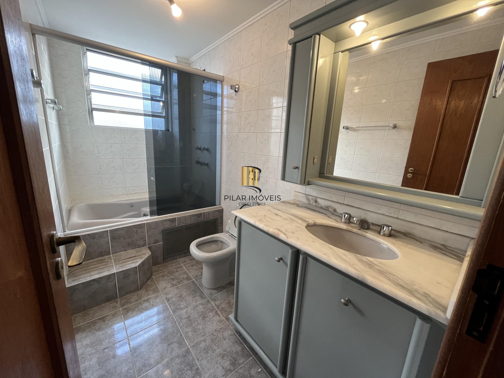 Apartamento de 2 quartos, opção 3º quarto ou gabinete e 1 vaga de garagem