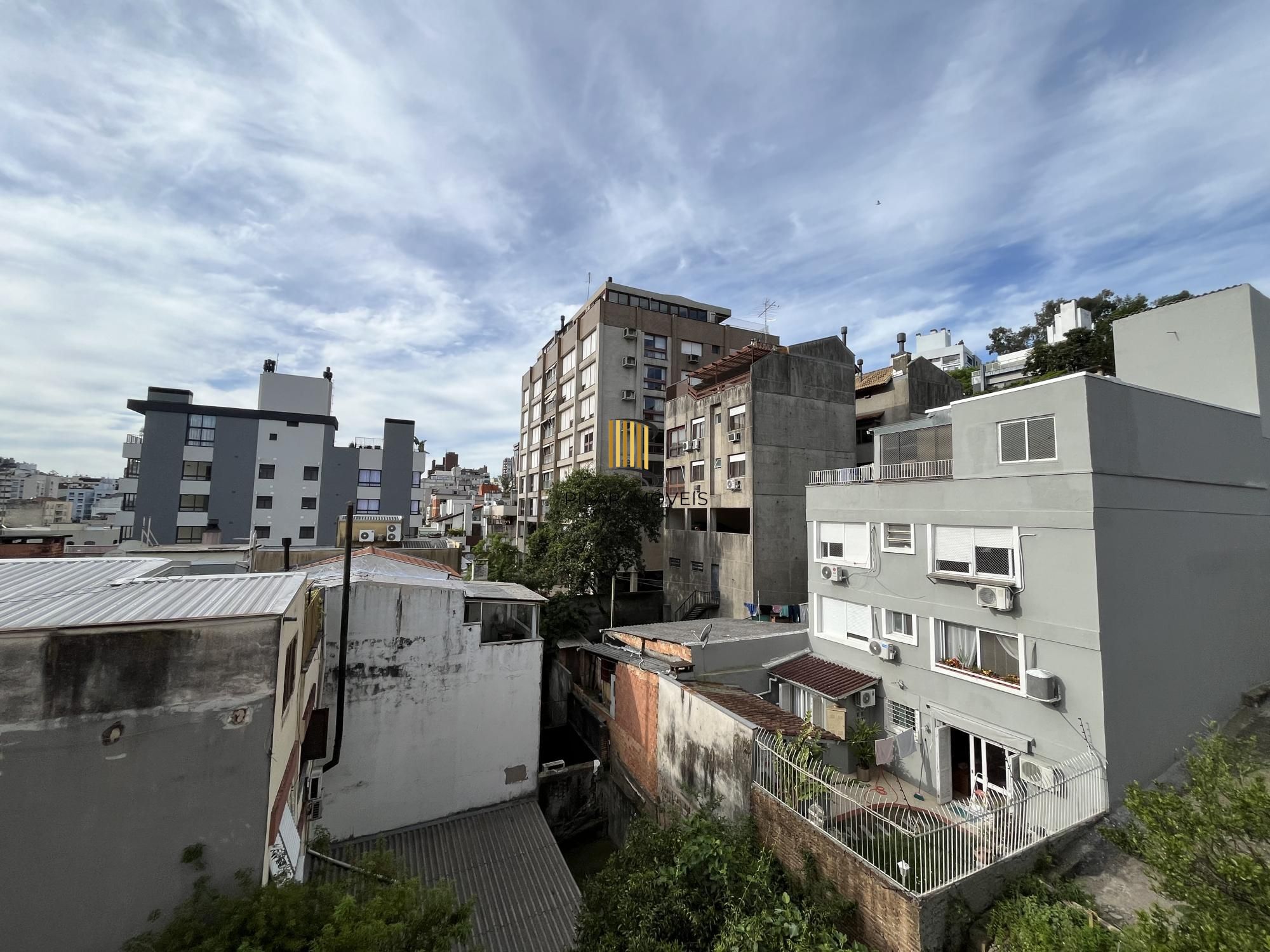 Apartamento de 2 quartos, suíte e 1 vaga de garagem no bairro Auxiliadora em POA