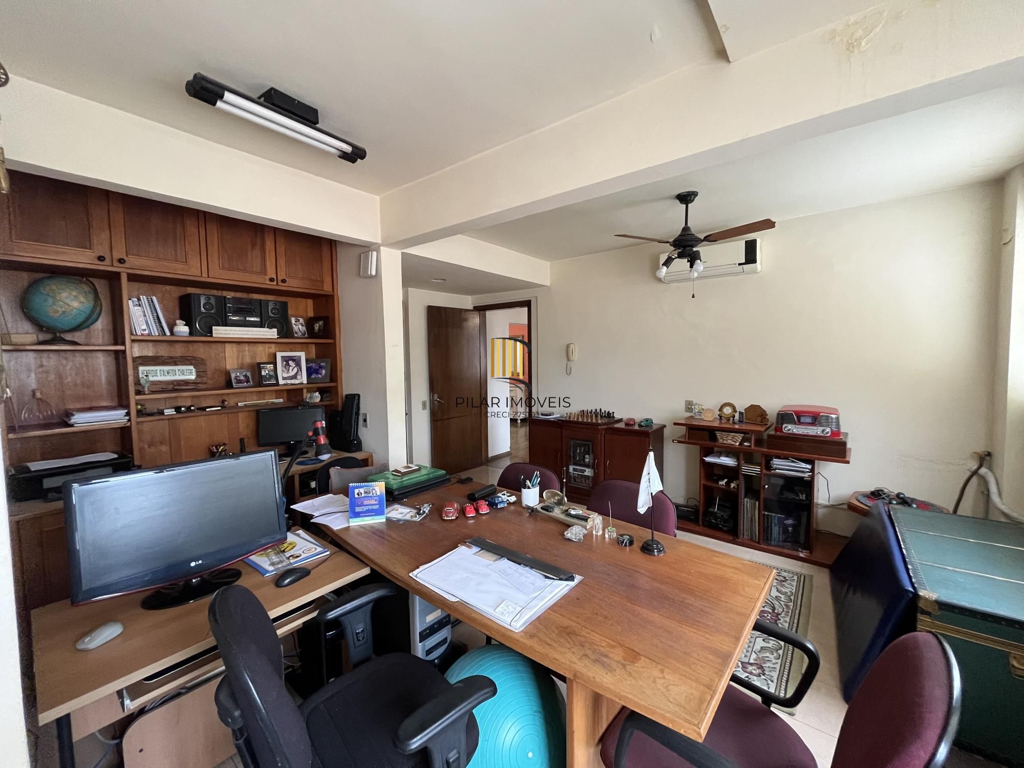 Apartamento de dois quartos com suíte no bairro Menino Deus em Porto Alegre