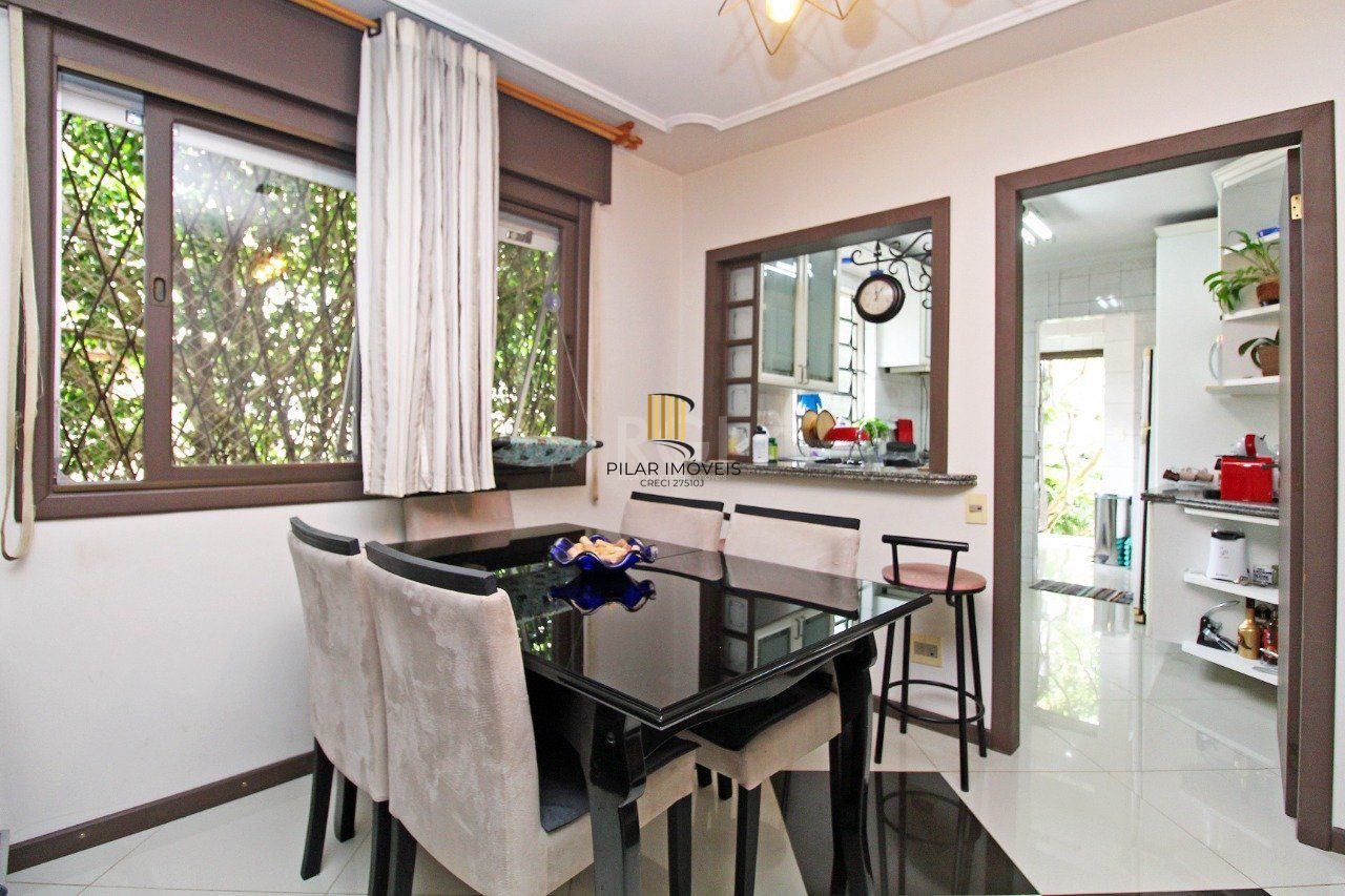 Casa para Venda - 464.5m², 3 dormitórios, sendo 1 suites, 3 vagas - Petrópolis