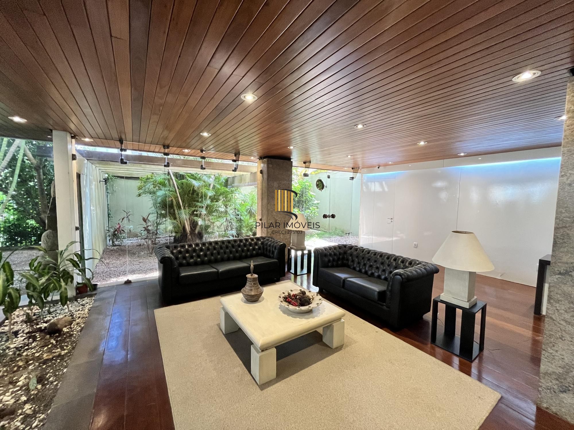 Apartamento de 4 quartos, suíte, amplo closet, dependência e 2 vagas de garagem