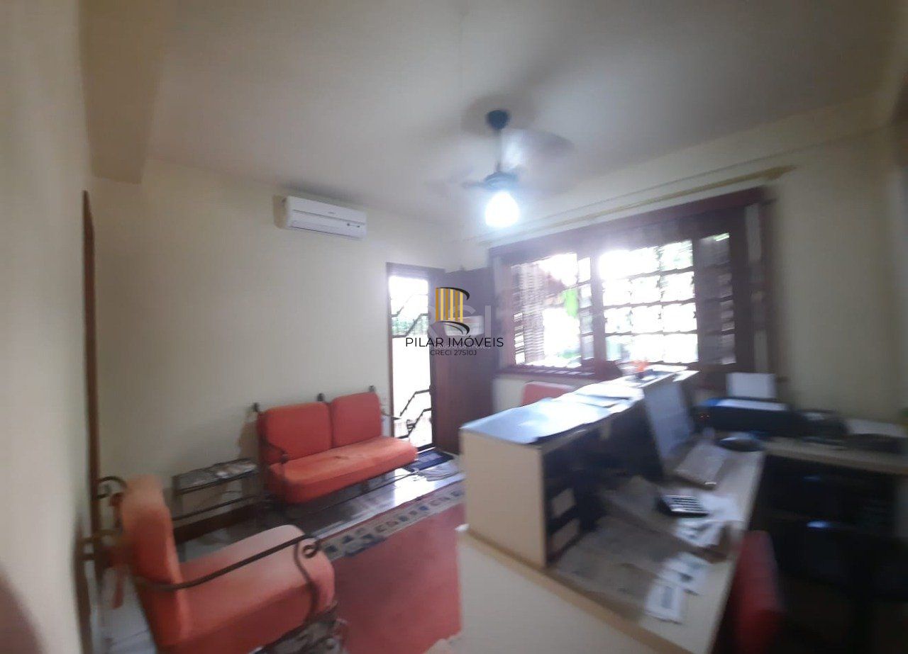 Casa para Venda - 347m², 5 dormitórios, sendo 2 suites, 3 vagas - São João
