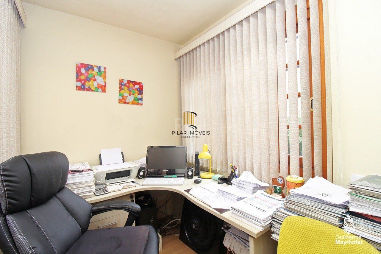 Casa para Venda - 347m², 5 dormitórios, sendo 2 suites, 3 vagas - São João