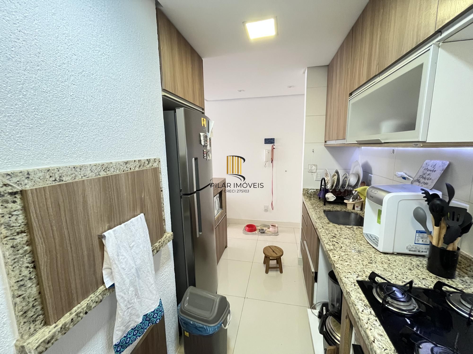 Apartamento de 2 quartos, suíte e 1 vaga de garagem no bairro Santana em POA/RS