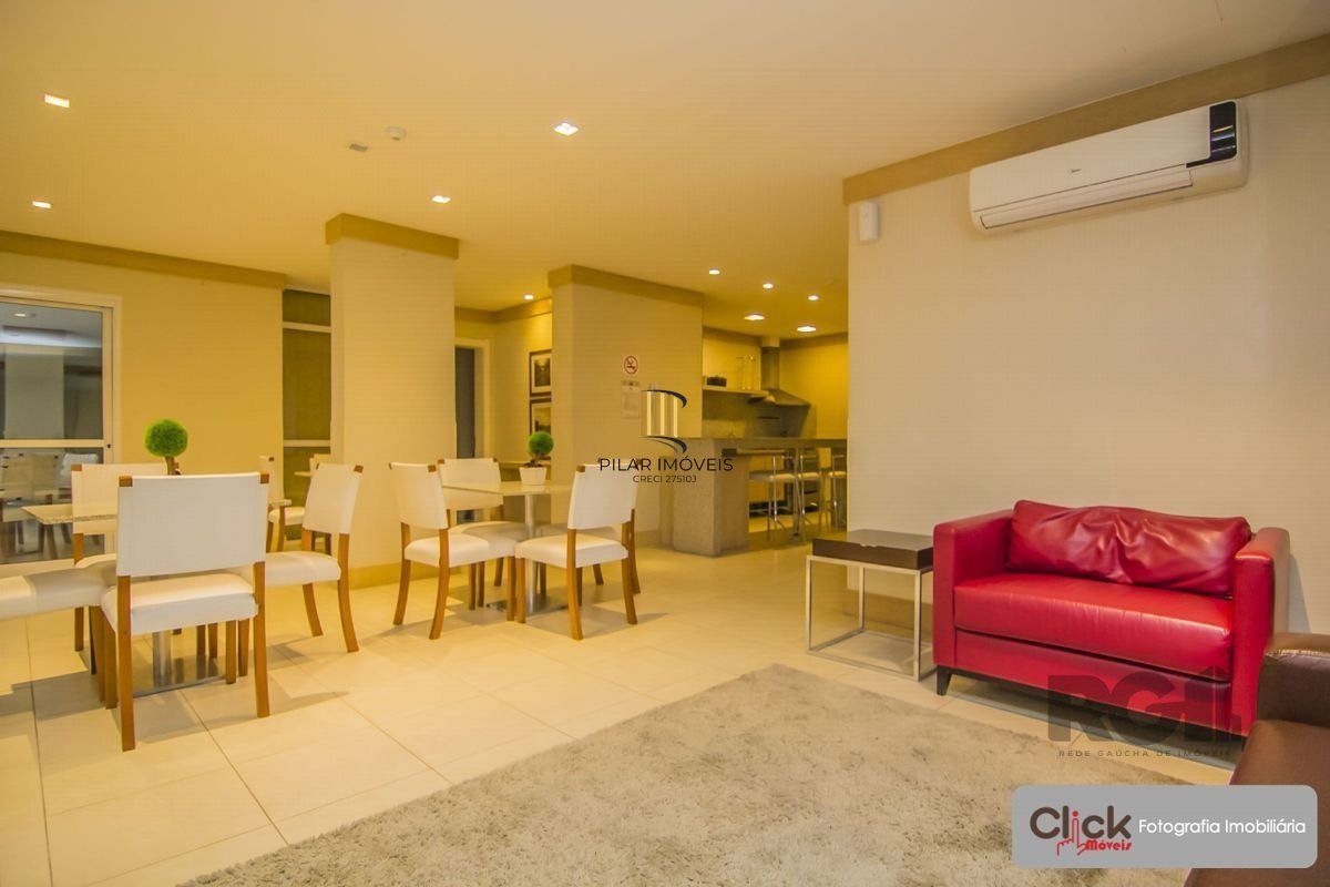 Apartamento 3 dormitórios, suíte, 2 vagas. Andar alto, vista para infraestrutura do condomínio. Semi-mobiliado. 