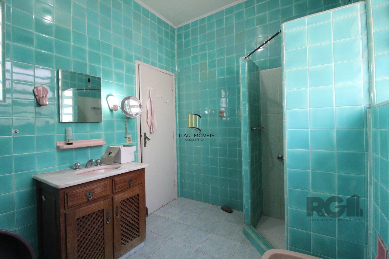 Casa à venda 4 quartos (dormitórios), suíte, 3 vagas - Partenon, Porto Alegre
