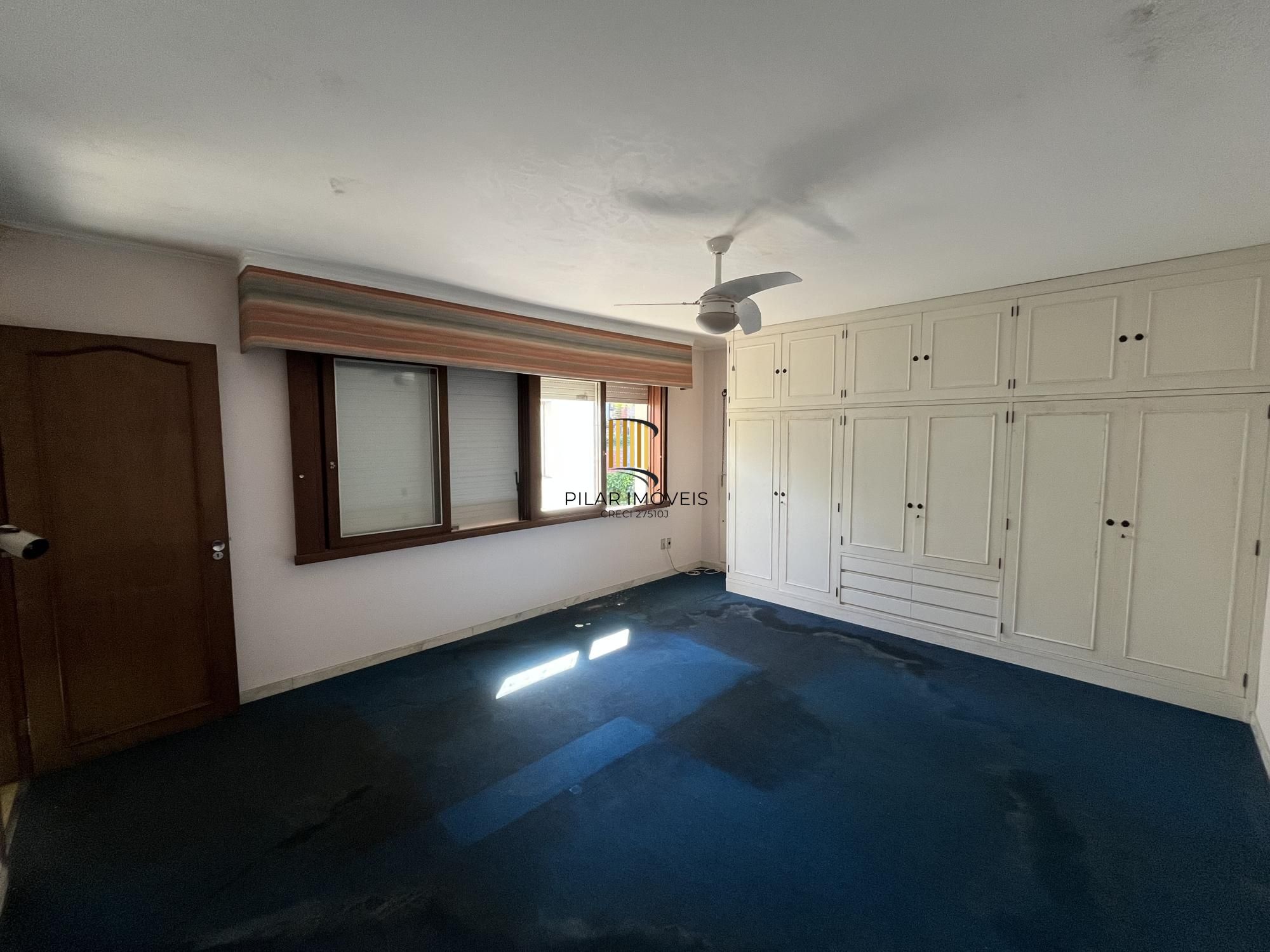 Casa de 4 quartos, 2 suítes e 2 vagas de garagem no bairro Boa Vista em POA