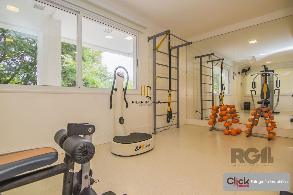 Vende Excelente Apartamento no Bairro Passo da Areia - Porto Alegre