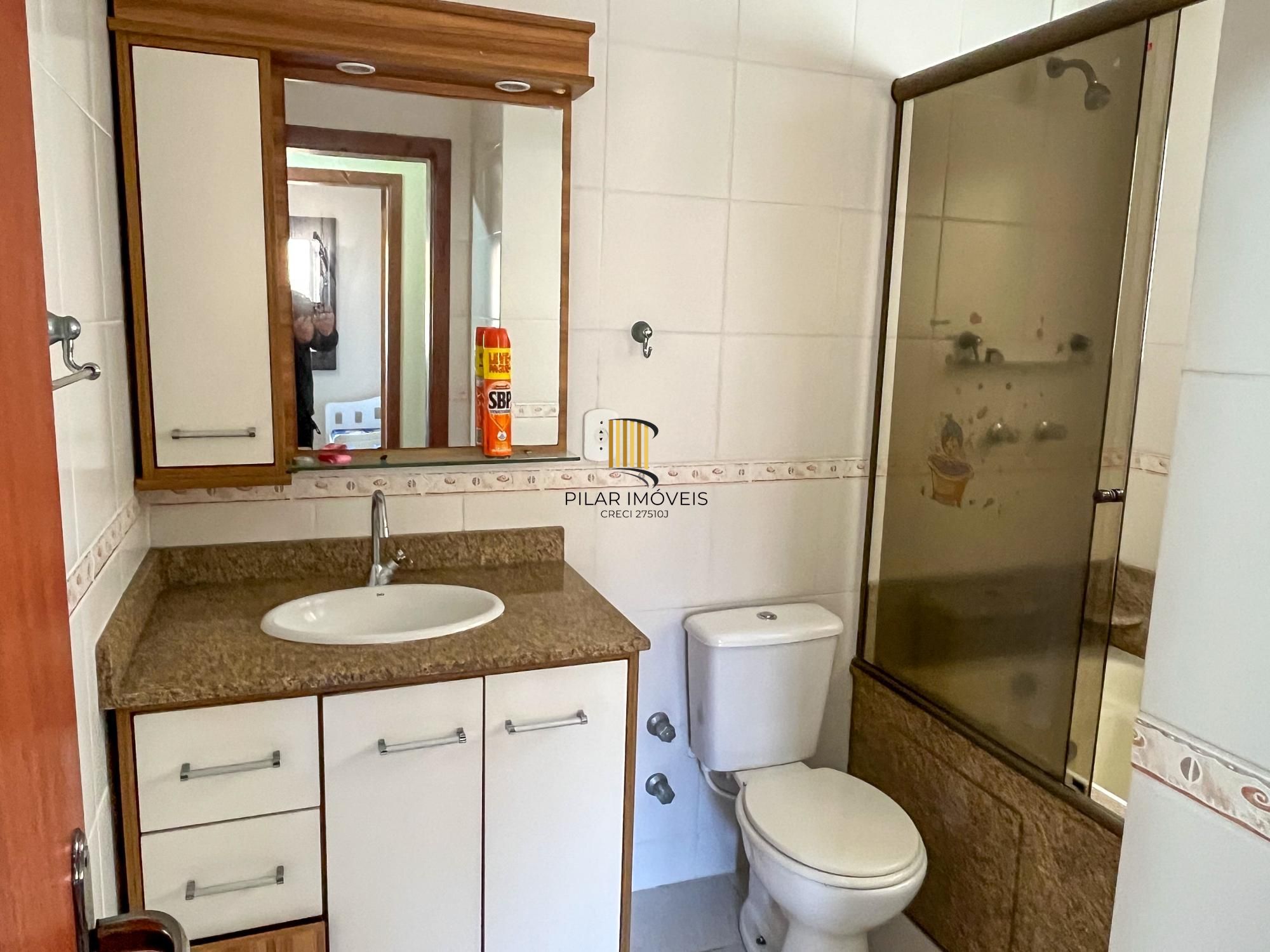 Casa de 3 dormitórios e 1 suíte no bairro Menino Deus em Porto Alegre
