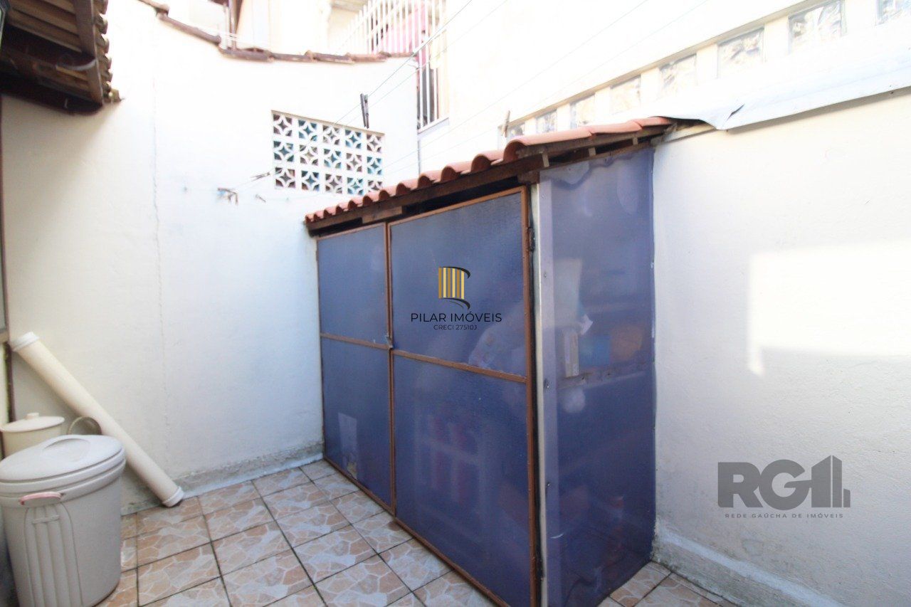 Sobrado com dois dormitórios e uma vaga de garagem próximo ao Zaffari da Juca Batista no bairro da Hípica em Porto Alegre.