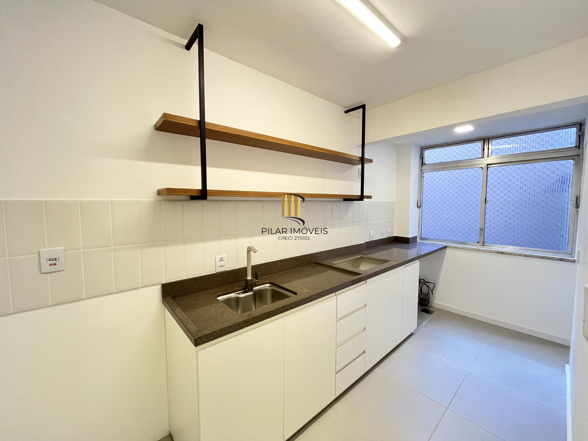 Apartamento de 2 quartos, suíte e 1 vaga de garagem no bairro Bom Fim em POA