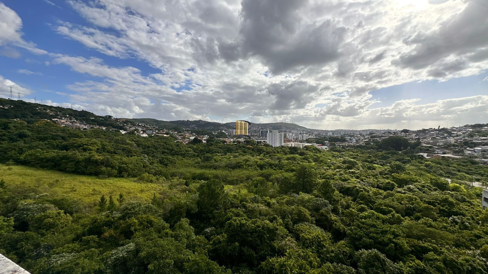 Apartamento Novo de dois dormitorios e duas vagas