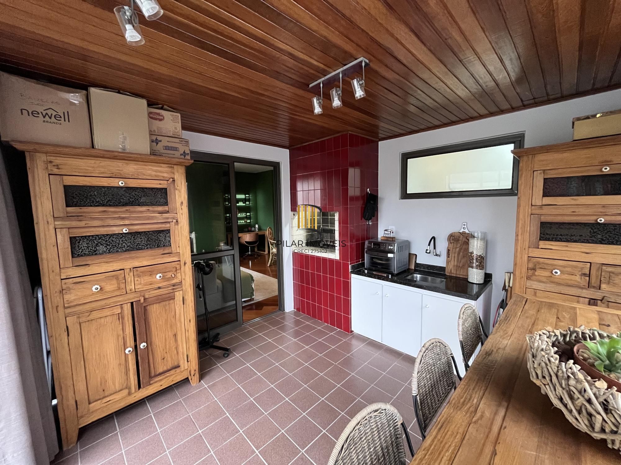 Apartamento de 2 quartos, suíte, churrasqueira, lareira e garagem Bela Vista POA