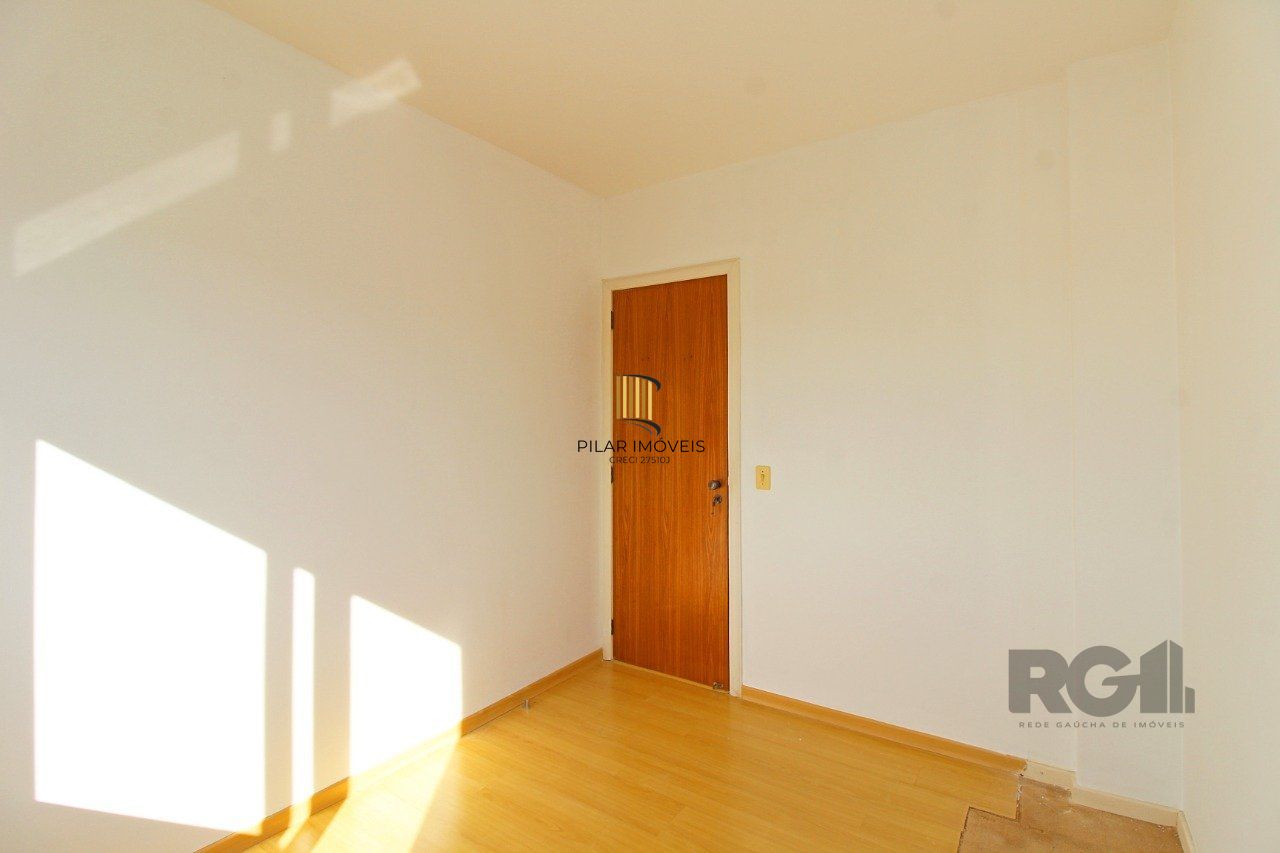 Apartamento de três dormitórios, suíte e 1 vaga de garagem no bairro Menino Deus