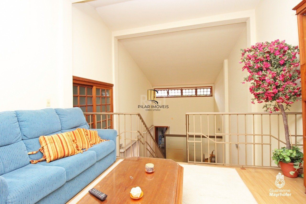 Casa para Venda - 347m², 5 dormitórios, sendo 2 suites, 3 vagas - São João