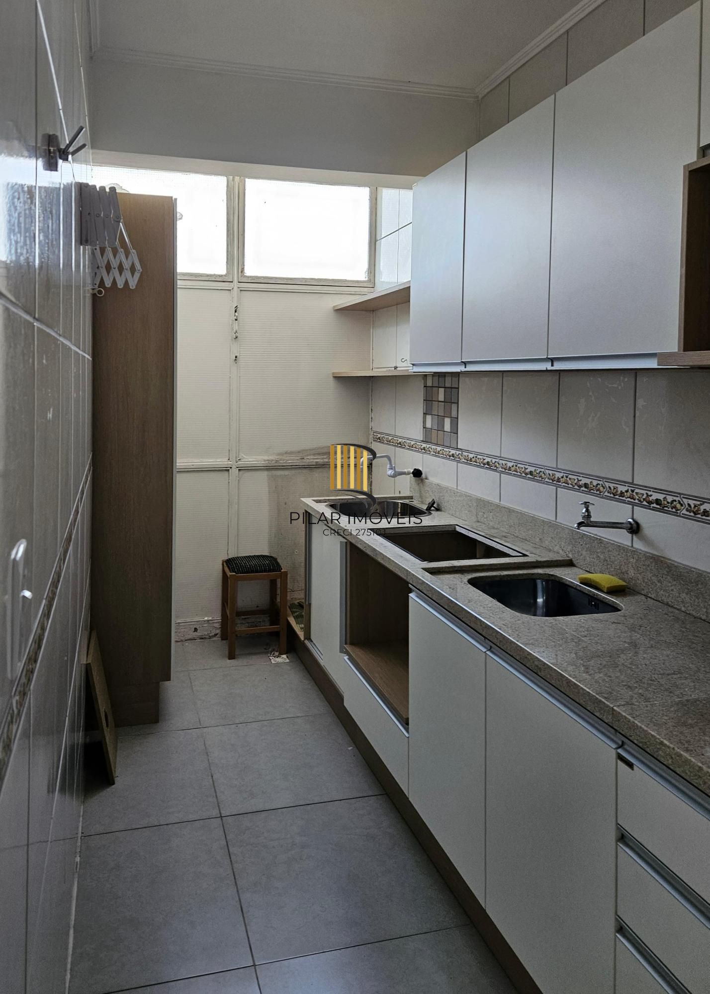 Apartamento com um quarto e uma vaga de garagem no centro de Porto Alegre