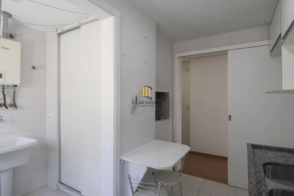 Apartamento de 3 quartos, suíte e 2 vagas de garagem Petrópolis em Porto Alegre.