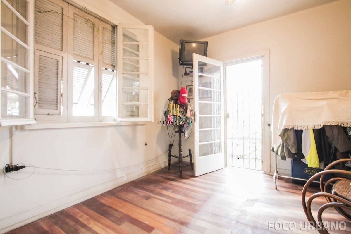 Casa para Venda - 250m², 4 dormitórios, 2 vagas - Petrópolis