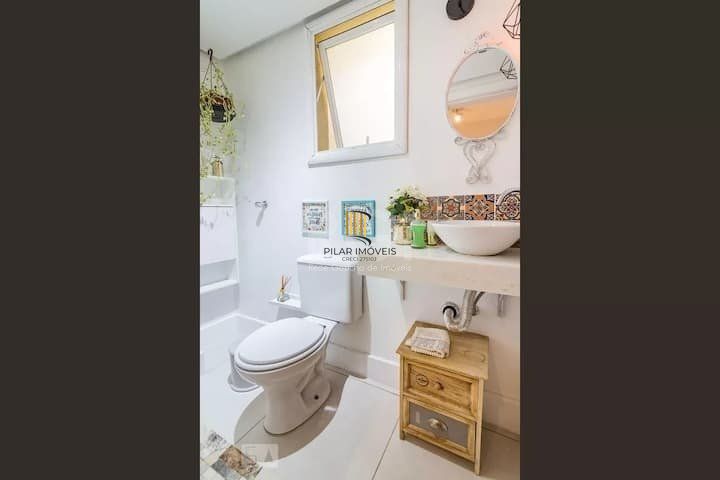 Apartamento para Venda - 105m², 2 dormitórios, sendo 1 suites, 2 vagas - Menino Deus