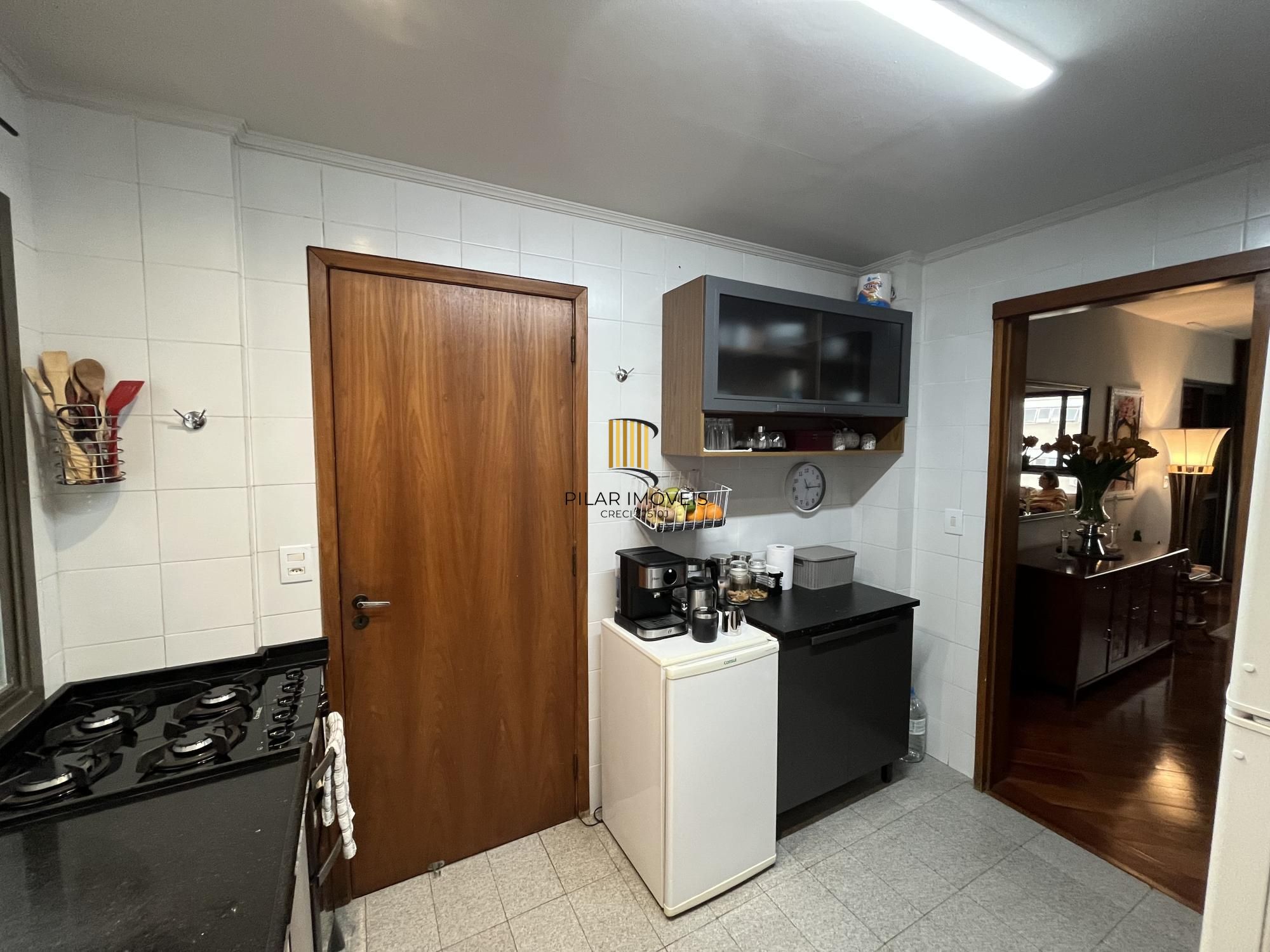 Apartamento de 2 quartos, suíte, churrasqueira, lareira e garagem Bela Vista POA