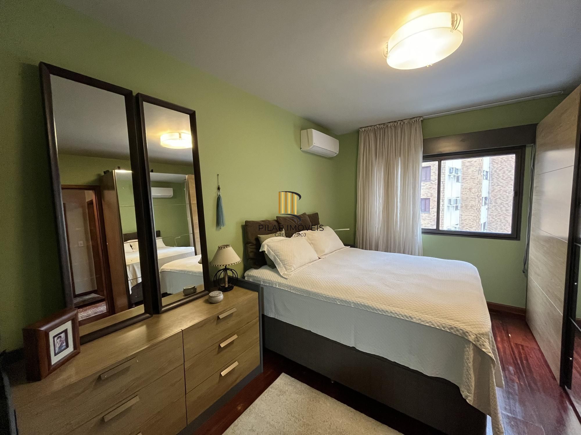 Apartamento de 2 quartos, suíte, churrasqueira, lareira e garagem Bela Vista POA