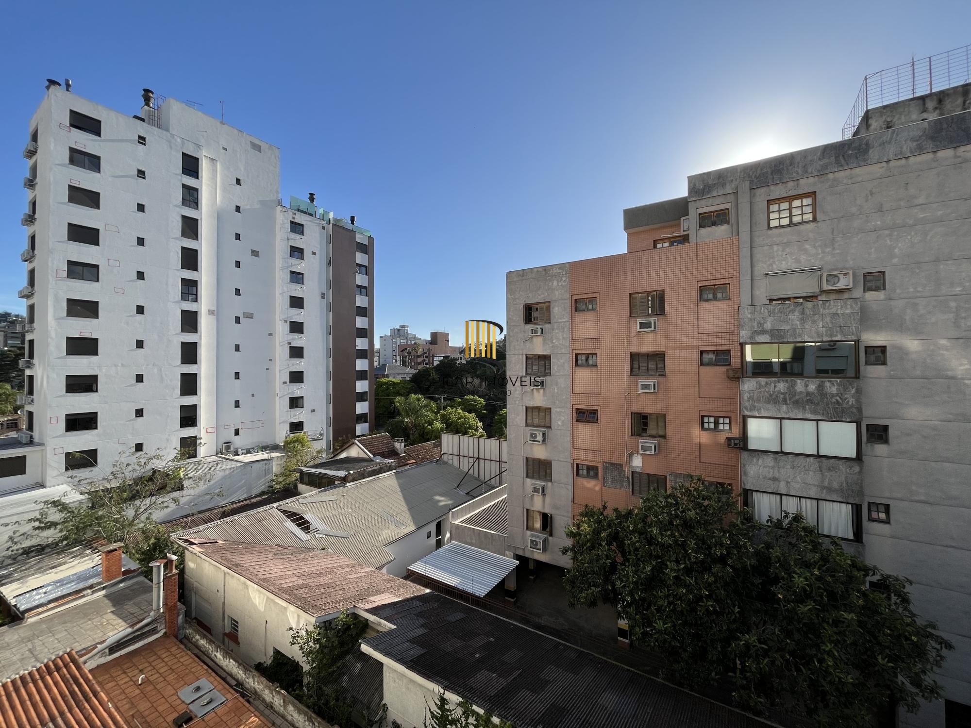Apartamento de 2 quartos, suíte e 1 vaga de garagem Menino Deus em Porto Alegre