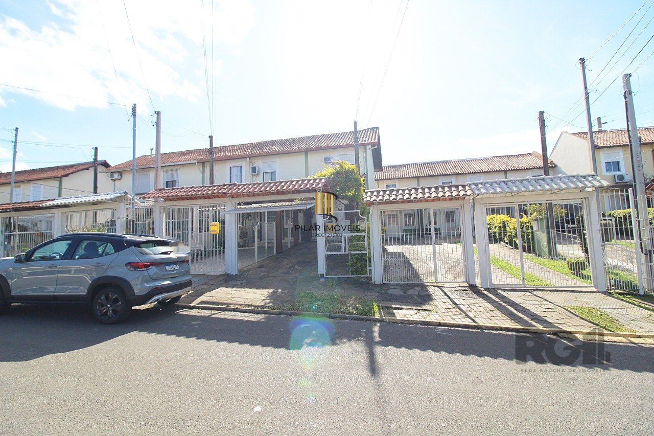 Sobrado com dois dormitórios e uma vaga de garagem próximo ao Zaffari da Juca Batista no bairro da Hípica em Porto Alegre.