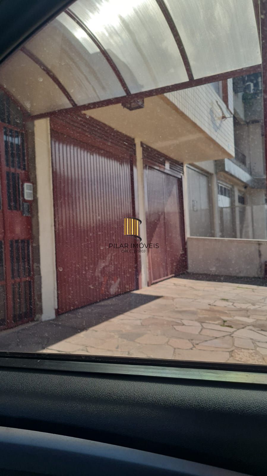 Apartamento de 2 quartos e 1 vaga de garagem no bairro Menino Deus em POA/RS
